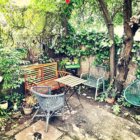 Flat In Historic Villa With Your Own Private Garden, Near City Park Budapest Extérieur photo