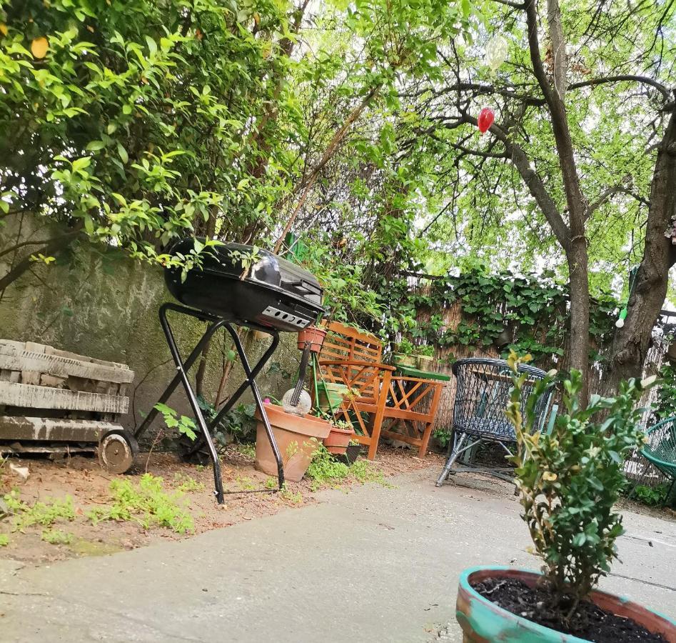 Flat In Historic Villa With Your Own Private Garden, Near City Park Budapest Extérieur photo