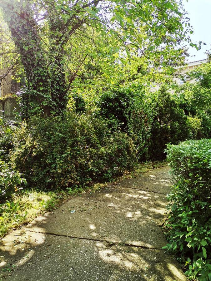 Flat In Historic Villa With Your Own Private Garden, Near City Park Budapest Extérieur photo